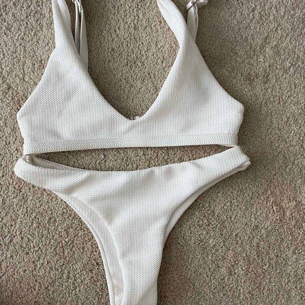 White bikini, never been worn, small - Picture 4 of 5